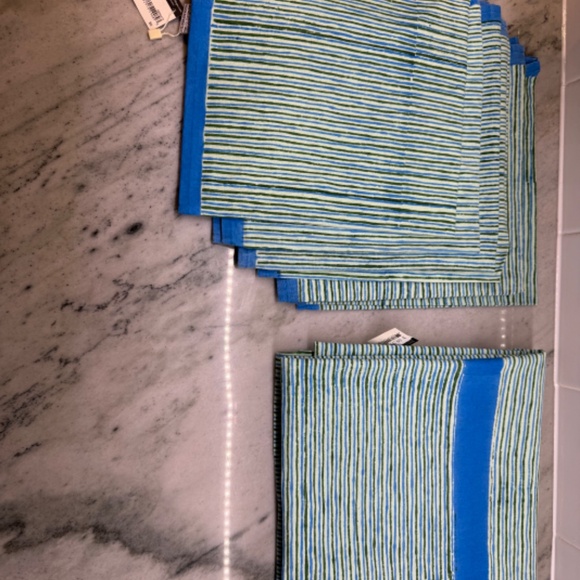 NWT - Ten Thousand Villages - Table Cloth 70x90 and Napkins Set - Picture 13 of 14